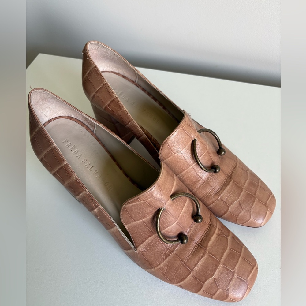 Freda Salvador Tan Croc-Embossed Loafers 9.5 size